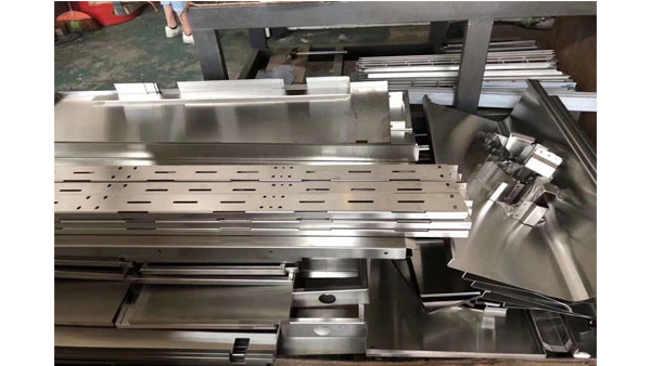 广州艺辉钣金加工厂家简述钣金工艺有哪些